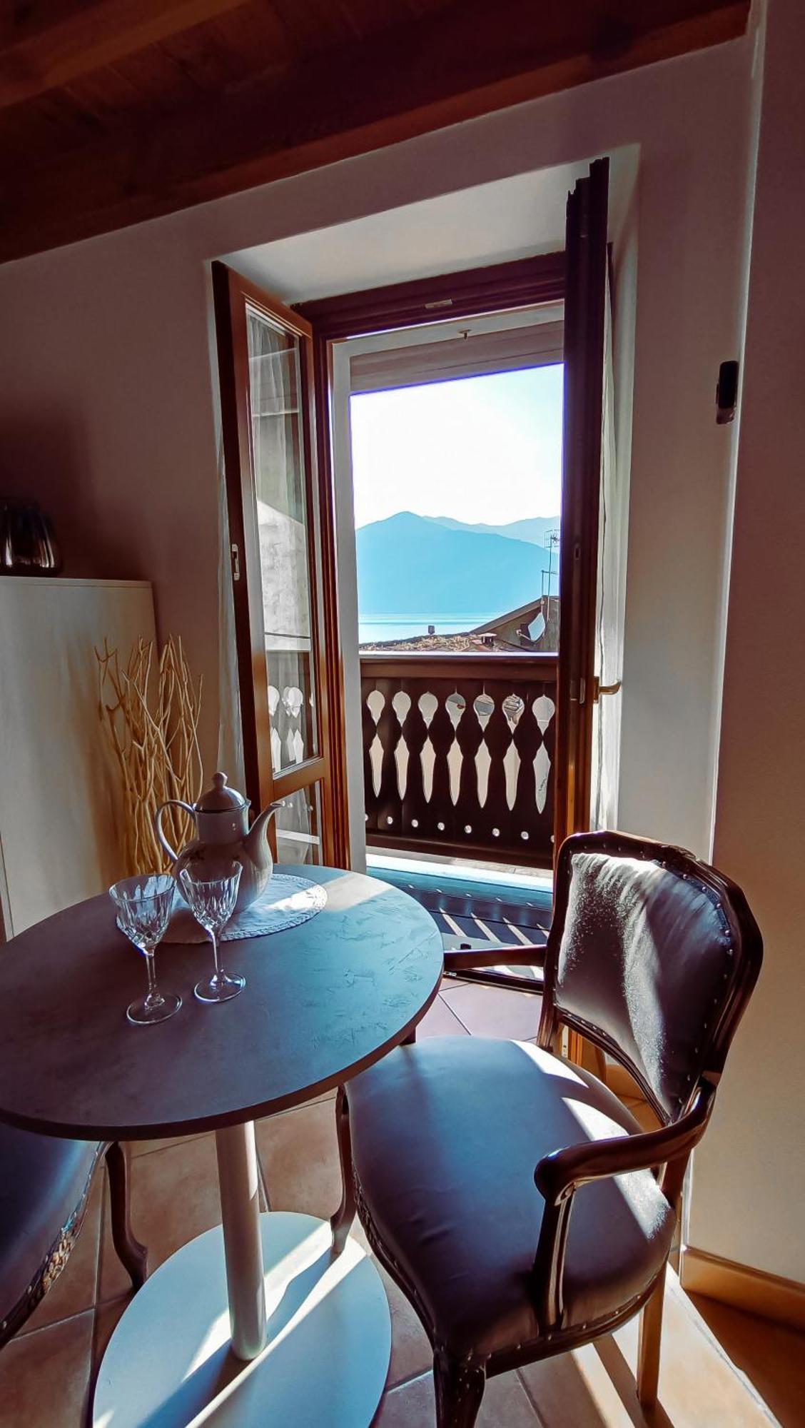 La Casa Sulla Roccia Hotel Pisogne Exterior photo